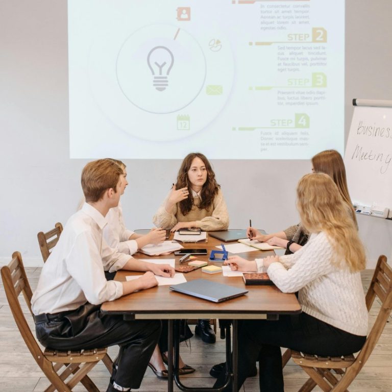 Vorteile agiler und stärkenorientierter Unternehmenskultur: Flexibilität, Erfolg, Innovation, Mitarbeiterbindung, Kundenfokus